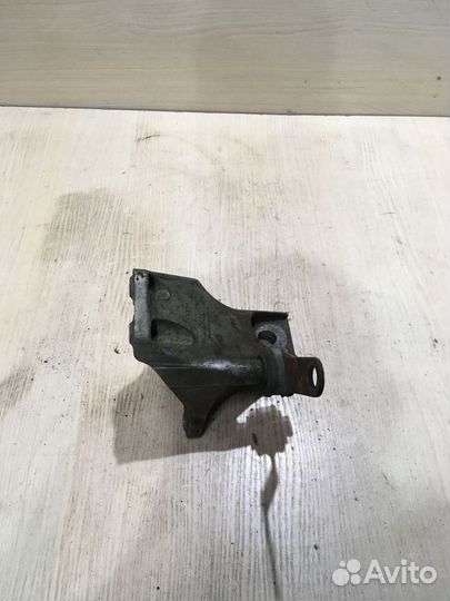 Кронштейн кпп левый Ауди А8 D3 4E0399113AJ