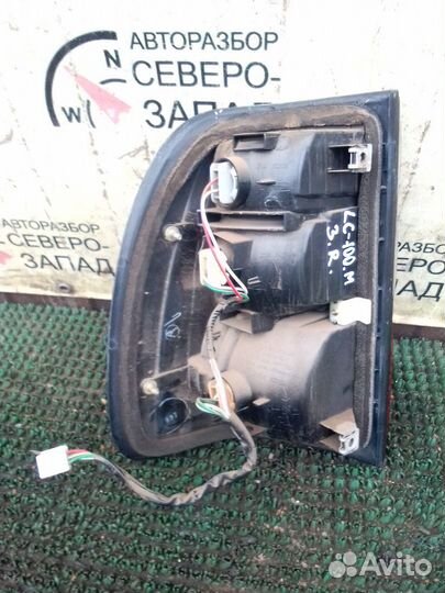 Toyota Land Cruiser 100 Фонарь правый наружний 200