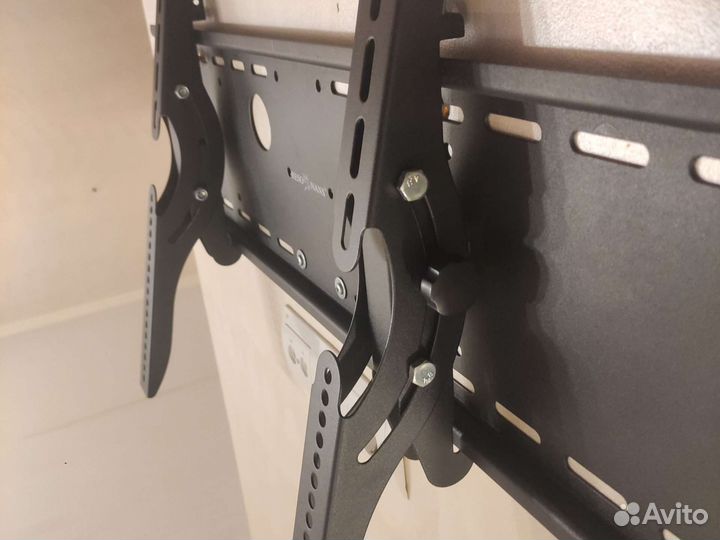 Настенное крепление для телевизора до 100 кг
