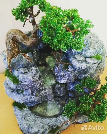 Скала с водопадом