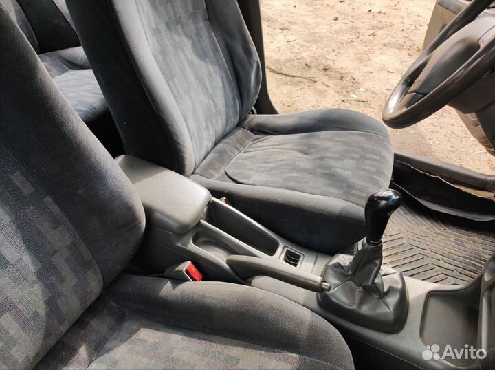 Подлокотник Mitsubishi lancer 7