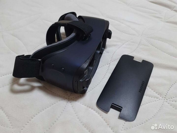 Очки виртуальной реальности Samsung Gear VR