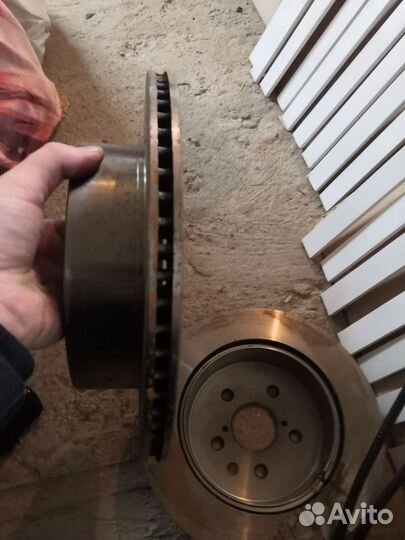 Тормозные диски задние на Lexus gs