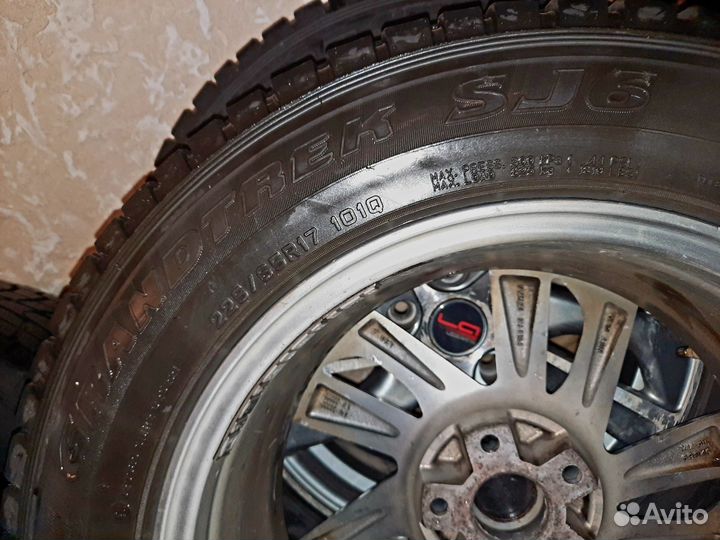 Dunlop зима 225/65R17 на дисках + датчики давления