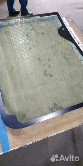 Стекло боковое левое Хитачи zx480mtn