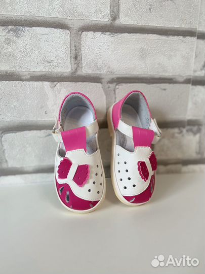 Сандалии детские новые