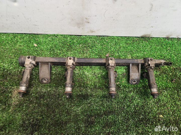 Топливная рейка с форсунками Renault Logan 2 седан