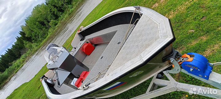 Продам лодку Windboat 4.2 C Evo