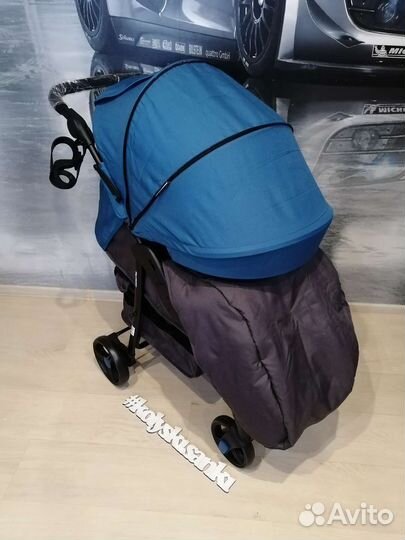 Коляска прогулочная Новая