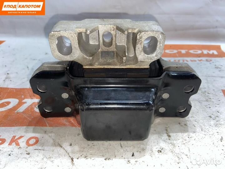 Подушка крепления двигателя левая Volkswagen Golf