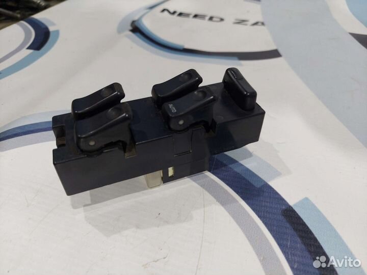 Кнопка управления стеклоподъемника Mazda Demio