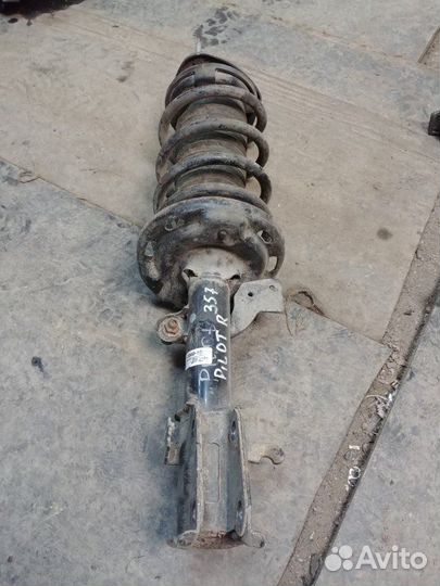 Стойка амортизатора передняя правая Honda Pilot 2