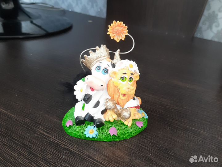 Копилка,статуэтки орёл,собака и корова с львом