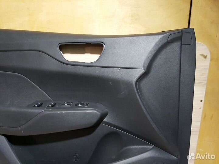 Обшивка двери передней левой Hyundai Solaris 2