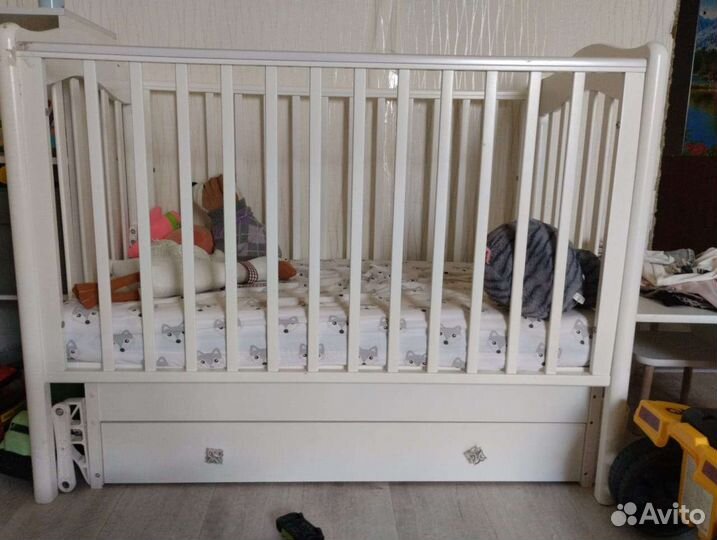 Кровать с матрасом