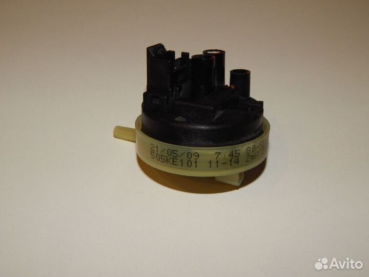 Датчик уровня воды ст.машины Indesit C00263271