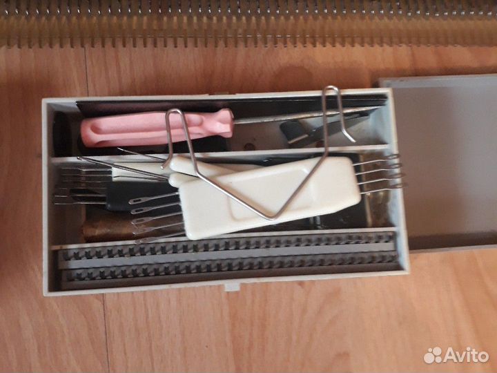 Продам вязальную машину Нева 5