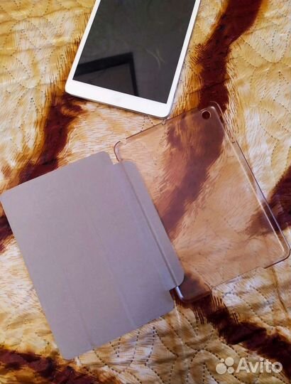Продам новый чехол-книжку для iPad mini