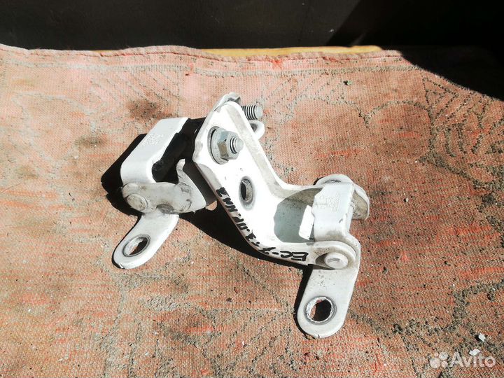 Петля двери Джили Эмгранд EC-7