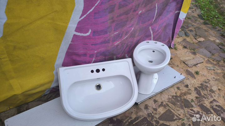 Сантехника: Биде, раковины и умывальник. Новые