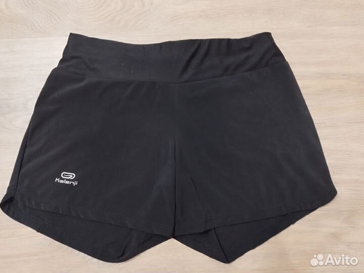 Легкие спортивные шорты 42 размер