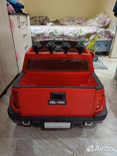 Детский электромобиль двухместный бу