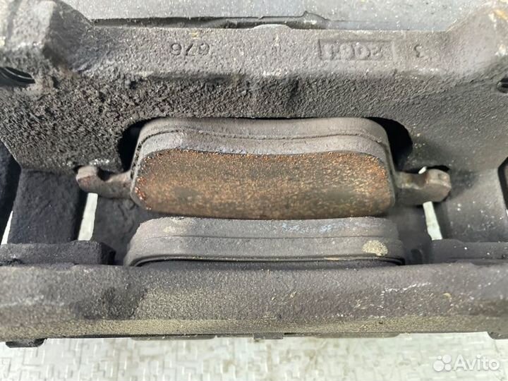 Тормозной суппорт передний правый Volvo XC90