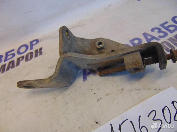 Кронштейн генератора для Mitsubishi Galant 8 1996