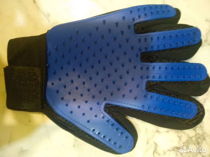 Перчатка для вычесывания шерсти