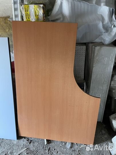 Угловой письменный стол