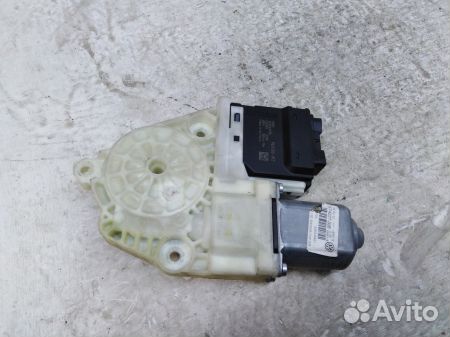 Моторчик заднего левого стеклоподъемника