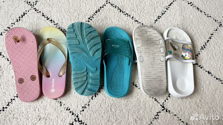 Купальник и шлепки для девочки