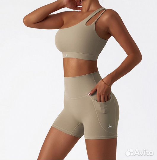 Топ спортивный Alo Yoga (М)