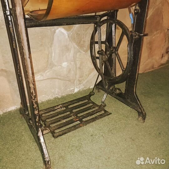 Ножная швейная машинка зшм, ссср, ретро, станина
