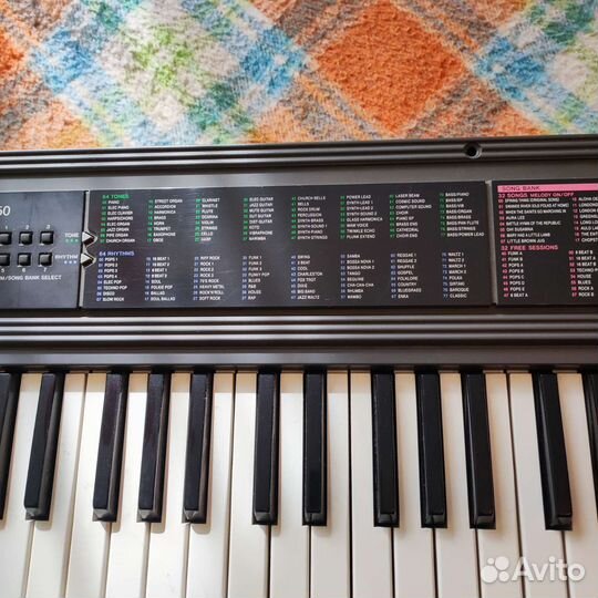 Электронный музыкальный синтезаторCasio