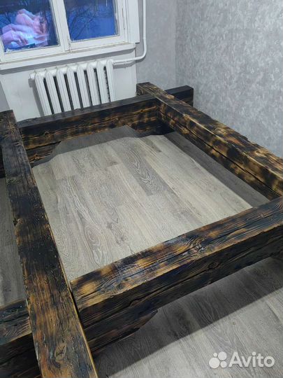 Кровать из массива