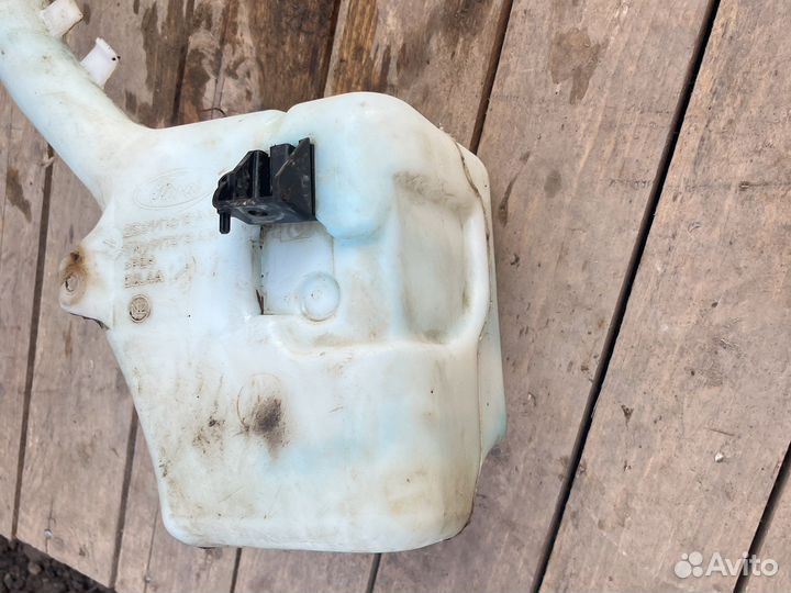 Бачок омывателя Ford Fusion 1.4