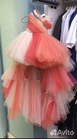 Продаётся шикарное платье на 1 год. Состояние идеа