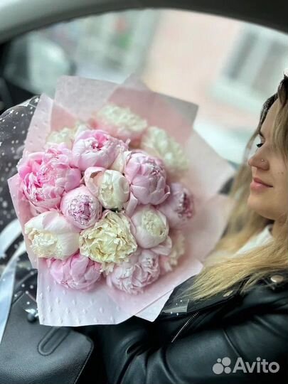 Букет крупных пионов