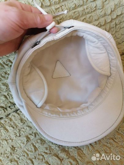 Кепка кожаная женская