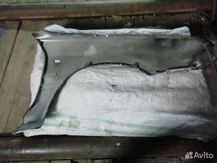 Крыло переднее левое Mitsubishi Diamante