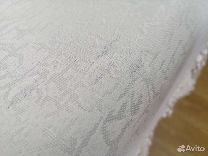 Скатерть праздничная с кружевами