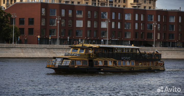 Прогулка на дизайнерском теплоходе 