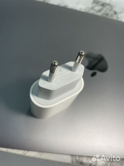 Блок быстрой зарядки iPhone