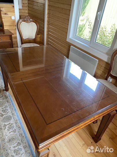 Стол обеденный