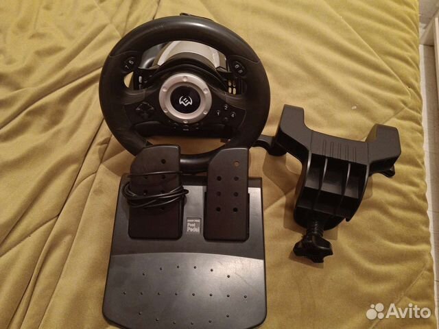 Игровой руль с педалями