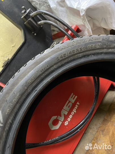 Bridgestone Alenza 001 245/40 R21 и 275/35 R21 103Y