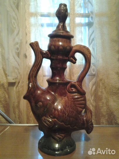 Декоративный кувшин и амфора