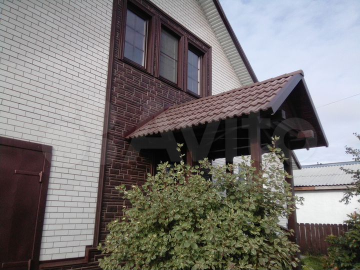 Коттедж 285 м² на участке 10 сот.