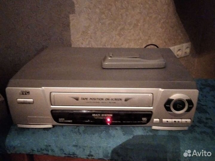 Видеомагнитофон GVC Япония. 30 кассет.Телевизор